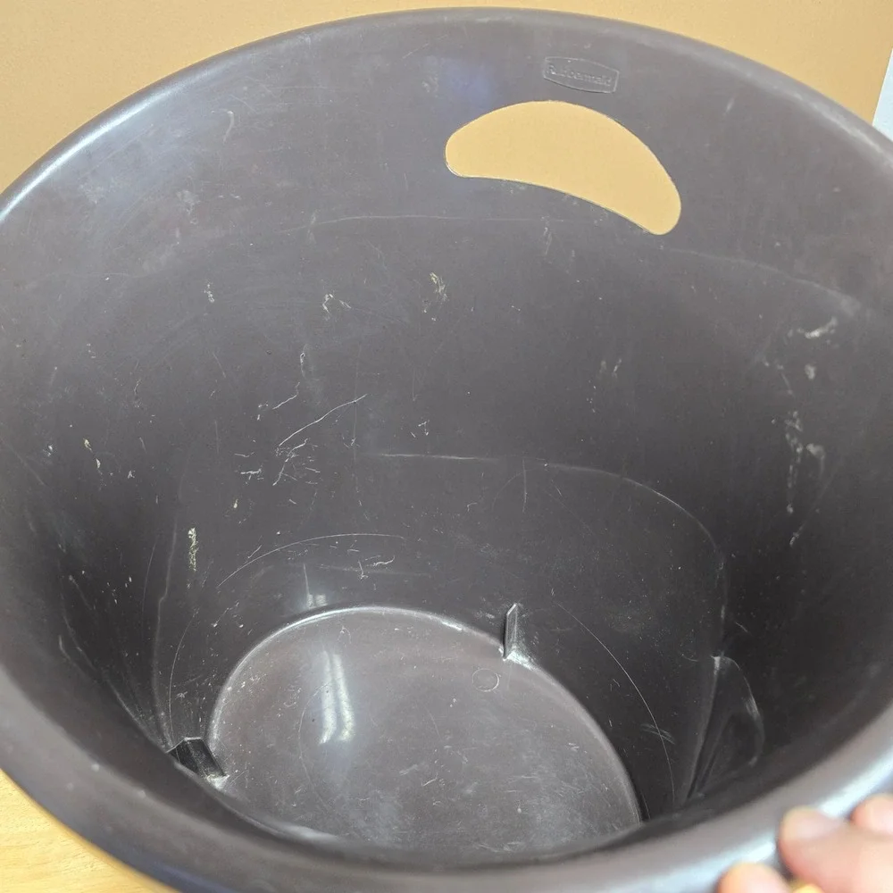 Rubbermaid oval wastebasket